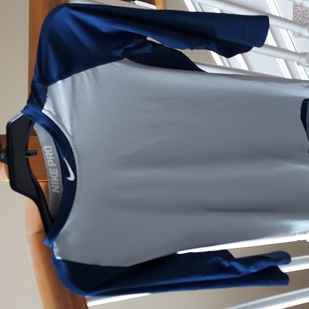 Nike DriFit Men's Small long sleeve shirt